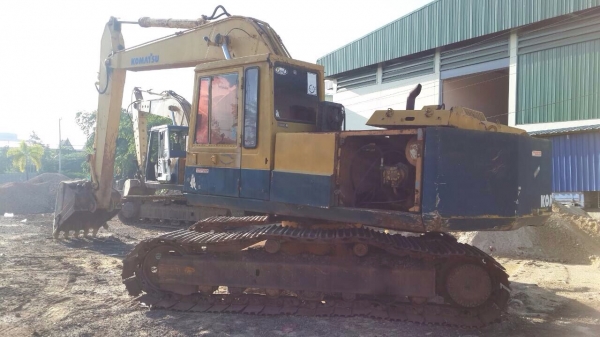 ขายรถแบ็คโฮ KOMATSU PC 200-3 ช่วงล่างเต็ม เครื่องเดิม ปั๊มเดิม เอกสารสัญญาซื้อขาย