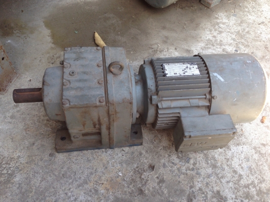 ขายมอเตอร์เกียร์ SEW eurodrive 1.5 HP. 380V อัตราทด 1:70 มีเบรคในตัว สภาพสวย วิ่งนิ่ม พร้อมใช้งานครับ