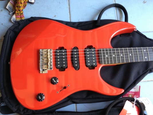 กีต้าไฟฟ้าของมาจากญี่ปุ่นสภาพใหม่มากตัวละ