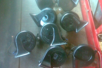 ครับแตรคู่ยุโรปเมคอินฝรั่งเศสเสียงนิ่มดังครับของแท้ทุกคู่ครับใส่รถได้ทุกรุ่นครับราคานีคุ้มมากครับสไตรเบน์/ซีตอง/วอลโว่ลครับ/เชฟครับ