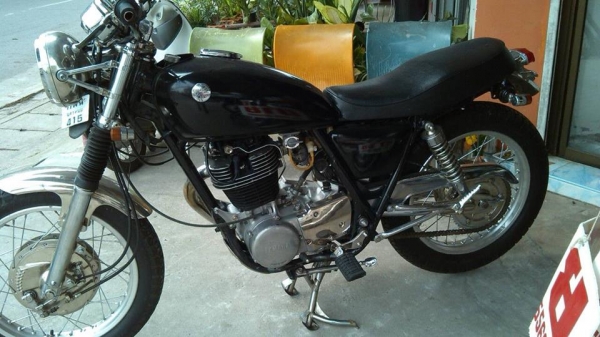 ลดสุดๆคับ SR 400 อินวอยส์ สรรพสามิตร ชุบใหม่ทั้งคันคับ สวยๆเลยคับ ราคา 62000บาท สนใจติดต่อ 081-0578282คับ ส่งได้ทั่วไทยคับ POP BIGBIKE SAKONNAKHON