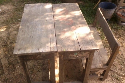 โต๊ะนักเรียนคู่ไม้สักเก่าไม้แผ่นเดียว