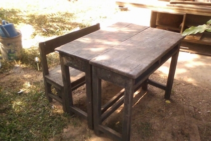 โต๊ะนักเรียนคู่ไม้สักเก่าไม้แผ่นเดียว