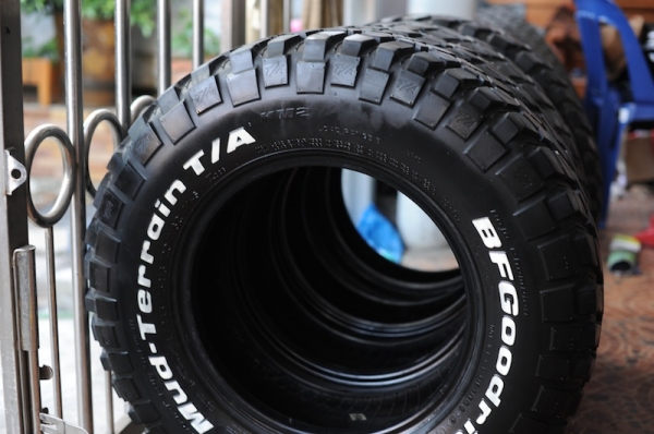 ขายยาง BF Mud KM2 ขนาด 245 75 16