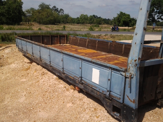 กระบะ 6 ล้อ