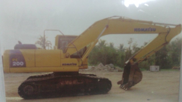 รถขุด KOMATSU PC200-8 เลขไมล์ 6,000 ชั่วโมง รถสวยเนี๊ยบ  ปล.