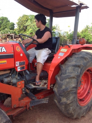 แทรกเตอร์คูโบต้า m5000 สถาพเยี่ยม เดิมๆทั้งคัน พร้อมใช้งาน ขายพร้อมผานดันหน้าและผานหลัง