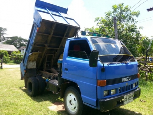 ขายISUZU NKR100 แรง ดั้ม3คิวเครื่องดี แคชซีสวย เฟืองท้ายใหญ่6น็อต ภายในสวย เอกสารพร้อมโอน