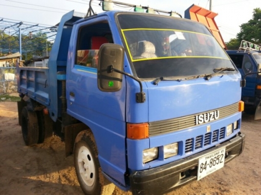 ขายISUZU NKR100 แรง ดั้ม3คิวเครื่องดี แคชซีสวย เฟืองท้ายใหญ่6น็อต ภายในสวย เอกสารพร้อมโอน