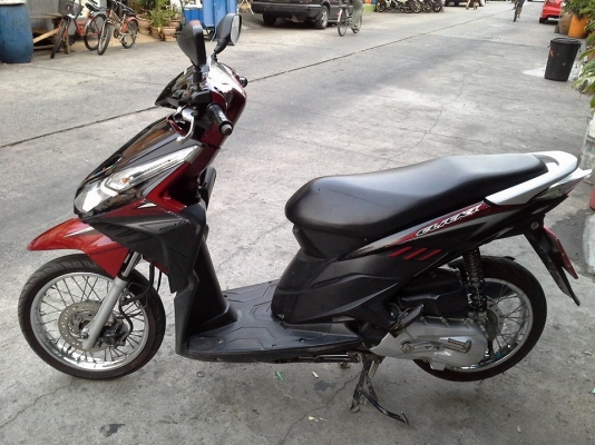 click i ปี 54 สีแดง ดำ ไมล์ขาว รถบ้าน สวย เดิมๆ เครื่องแน่น