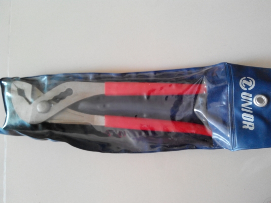 คีมคอม้าด้ามแดง unior