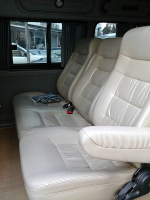 ขายรถตู้ปี 07 ด่วนลดสุด !!! 695,000-