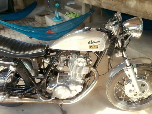ขายด่วน YAMAHA SR400 สีดำ อินวอย ราคา 42,000 บาท รถสภาพดี เครื่องเดิม ถังปีเนียม แต่งแล้ว รถขับดี แก้ว 084-3764651