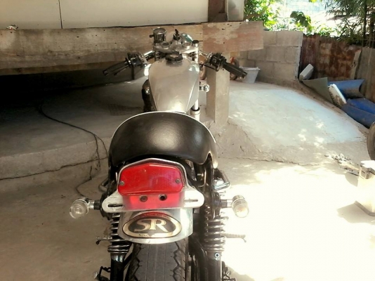 ขายด่วน YAMAHA SR400 สีดำ อินวอย ราคา 42,000 บาท รถสภาพดี เครื่องเดิม ถังปีเนียม แต่งแล้ว รถขับดี แก้ว 084-3764651