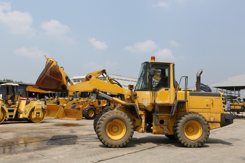 รถตักล้อยาง Komatsu WA250-3E ขนาด 2.5 คิว รถนอกแท้จากญี่ปุ่น 091 695-6445