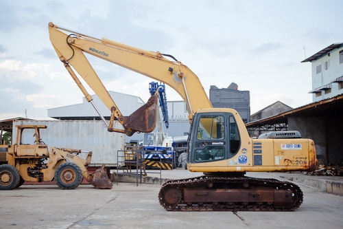 รถขุด Komatsu PC200-6 รถเก่านอกนำเข้าจากญี่ปุ่น สภาพดีเยี่ยม ระบบไฟฟ้าครบ ยังไม่ผ่านการใช้งานในไทย 100\% เอกสารครบ