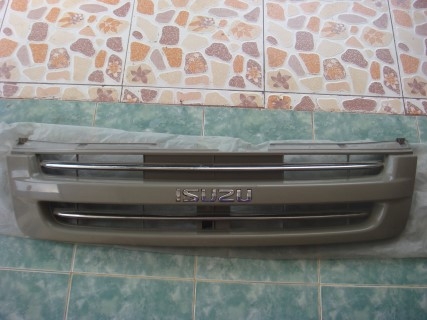 ขายครับ กระจังหน้า D - Max ปี 2004