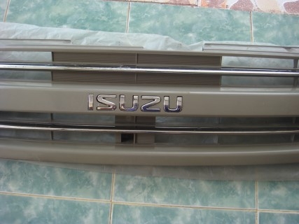 ขายครับ กระจังหน้า D - Max ปี 2004 ขายครับ กระจังหน้า D - Max ปี 2004