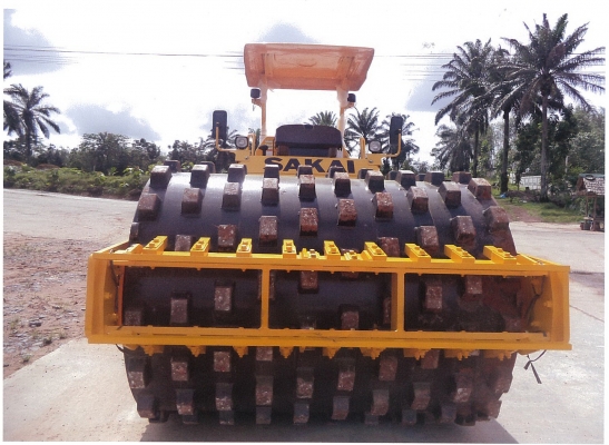 รถบดสั่นสะเทือนล้อหนามหุ้มเรียบ SAKAI รุ่น SV520DF