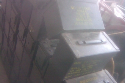 กล่องใส่กระสุน เหล็กรุ่นเก่าเหล็กหนาครับหนักครับสภาพพร้อมใช้ครับราคานี้น่าเก็บสะสมครับ