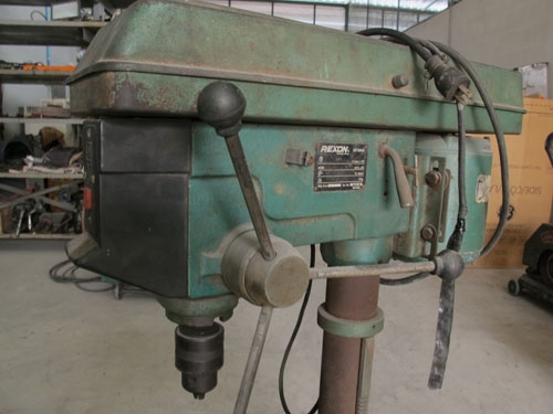 ขายสว่านแท่นREXONตัวใหญ่ไฟ220โวล์ล สวยๆ