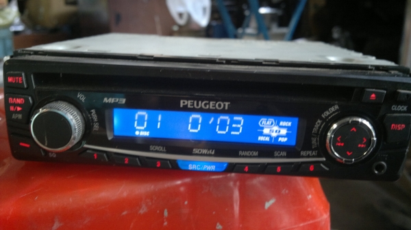เครื่องเล่น CD-MP3 PEUGEOT สภาพสวย ๆ ครับ