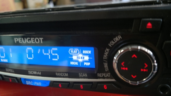 เครื่องเล่น CD-MP3 PEUGEOT สภาพสวย ๆ ครับ