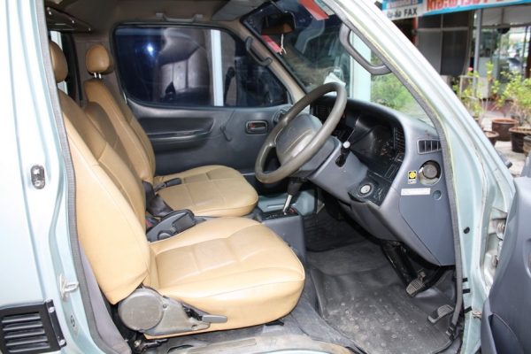 TOYOTA, HIACE เครื่อง 1 JZ เบนซิน ปี2001 เกียร์ออโต้ ภายในแต่ง VIP สวยตามรูป เครื่องดี เงียบมาก ๆ แอร์เย็น ช่วงล่างแน่น มาลองขับ เอกสารพร้อมโอน มือ 1