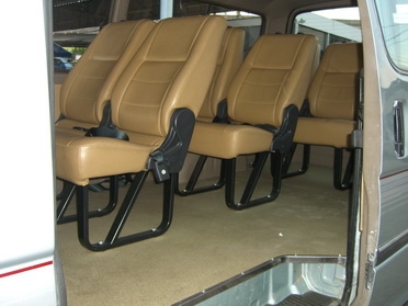 TOYOTA, HIACE เครื่อง 1 JZ เบนซิน ปี2001 เกียร์ออโต้ ภายในแต่ง VIP สวยตามรูป เครื่องดี เงียบมาก ๆ แอร์เย็น ช่วงล่างแน่น มาลองขับ เอกสารพร้อมโอน มือ 1