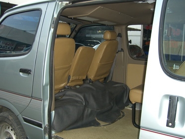 TOYOTA, HIACE เครื่อง 1 JZ เบนซิน ปี2001 เกียร์ออโต้ ภายในแต่ง VIP สวยตามรูป เครื่องดี เงียบมาก ๆ แอร์เย็น ช่วงล่างแน่น มาลองขับ เอกสารพร้อมโอน มือ 1