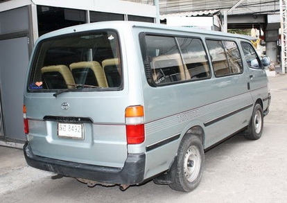 TOYOTA, HIACE เครื่อง 1 JZ เบนซิน ปี2001 เกียร์ออโต้ ภายในแต่ง VIP สวยตามรูป เครื่องดี เงียบมาก ๆ แอร์เย็น ช่วงล่างแน่น มาลองขับ เอกสารพร้อมโอน มือ 1