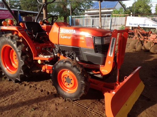 ปัญญาแทรคเตอร์มาแล้ว...จัดมาให้ครับ คูโบต้า L3408พร้อม  ใบมีดตราช้าง โรตาลี่โชคชัย เล่มพร้อม  ส่งฟรีทั่วไทยครับ จัดส่ง จ.ลำปาง
