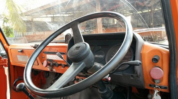 หัวยาวหกล้อดั๊มต่อใหม่ ISUZU HTR  เครื่อง 6BD1 165 แรง อดีตรถการไฟฟ้า วิ่งมาแค่ 180,000 KM. สภาพ 90\%