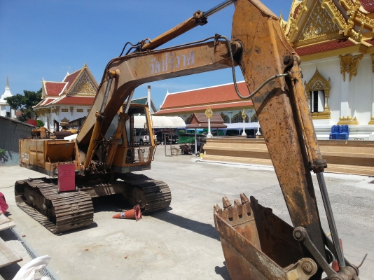 ต้องการขายรถแมคโคร Pc200 โคมัสสุ สนใจติดต่อ 0870304205