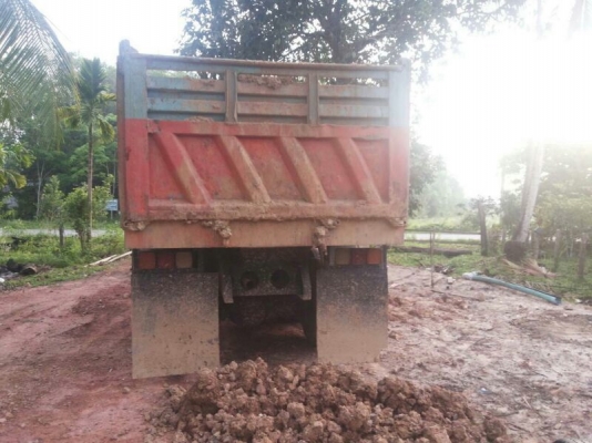 รถอีซูซุ 10 ล้อดั้ม 240 แรงม้า.  ( ขาวทำฟ้า ตัวสุดท้าย. )  สนใจติดต่อ 081 - 6079515