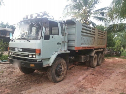 รถอีซูซุ 10 ล้อดั้ม 240 แรงม้า.  ( ขาวทำฟ้า ตัวสุดท้าย. )  สนใจติดต่อ 081 - 6079515