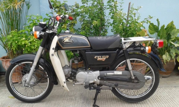 ขาย Honda CD50 Benly เก่าญี่ปุ่นเดิมๆสภาพสวยราคา 25000 บาทครับ