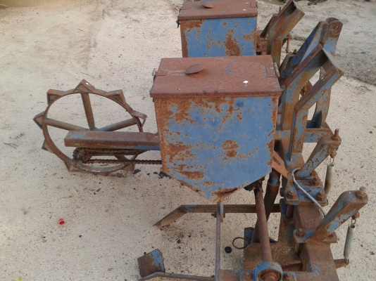 ขายเครื่องหยอดข้าวโพด ตัวหว่านปุ๋ยในตัว3หัว