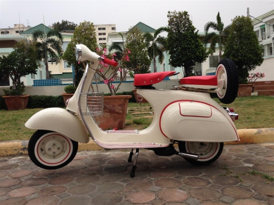 ขายเวสป้า 64 สีขาวครีม อุปกรณ์ชุบโครเมี่ยมทั้งคัน