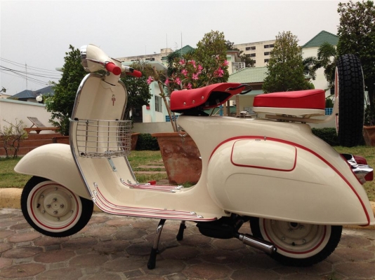 ขายเวสป้า 64 สีขาวครีม อุปกรณ์ชุบโครเมี่ยมทั้งคัน