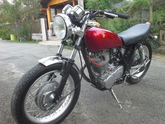 ขายYamaha Sr400cc.เครื่องแน่น สภาพตามรูป ไฟติดครบ ยางพอได้ครับ