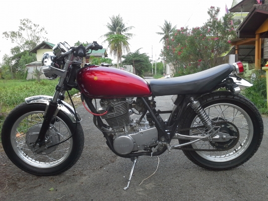ขายYamaha Sr400cc.เครื่องแน่น สภาพตามรูป ไฟติดครบ ยางพอได้ครับ
