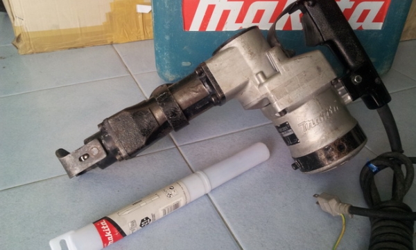 เครื่องสกัดคอนกรีตไฟฟ้า makita รุ่นHM1201 สภาพดีมากๆ ใช้งานมาน้อย