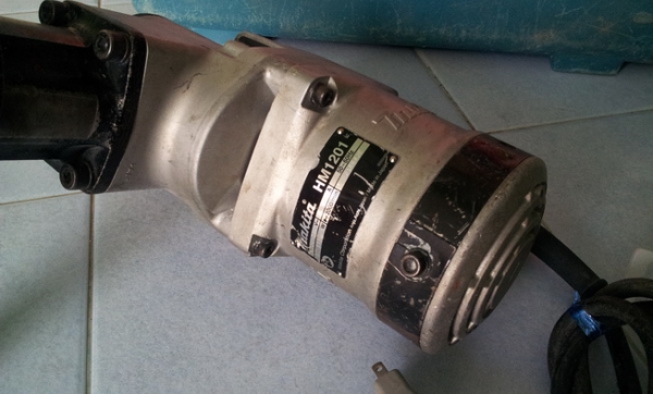 เครื่องสกัดคอนกรีตไฟฟ้า makita รุ่นHM1201 สภาพดีมากๆ ใช้งานมาน้อย