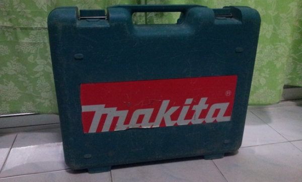 เครื่องสกัดคอนกรีตไฟฟ้า makita รุ่นHM1201 สภาพดีมากๆ ใช้งานมาน้อย