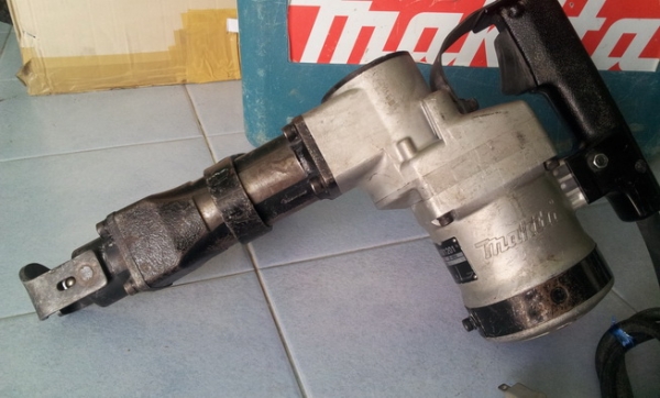 เครื่องสกัดคอนกรีตไฟฟ้า makita รุ่นHM1201 สภาพดีมากๆ ใช้งานมาน้อย