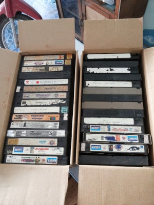 เครื่องเล่น วี ดี โอ แบบตลับ PANASONIC Hi-Fi SR 70 KARAOKE พร้อมตลับเทป 52 ตลับ ตามสภาพเก่าเก็ษ ถ้าสนใจสะสม มารับของ หนองมน ครับ ถ้าให้ส่ง บวกค่าส่งครับ