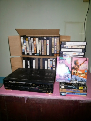 เครื่องเล่น วี ดี โอ แบบตลับ PANASONIC Hi-Fi SR 70 KARAOKE พร้อมตลับเทป 52 ตลับ ตามสภาพเก่าเก็ษ ถ้าสนใจสะสม มารับของ หนองมน ครับ ถ้าให้ส่ง บวกค่าส่งครับ
