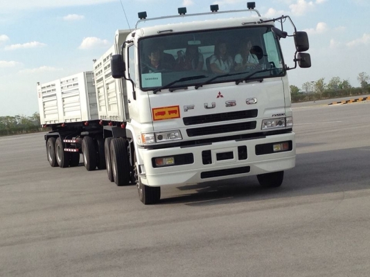 รถบรรทุกฟูโซ่ 380 cc เฟืองไวมาใหม่ล่าสุด