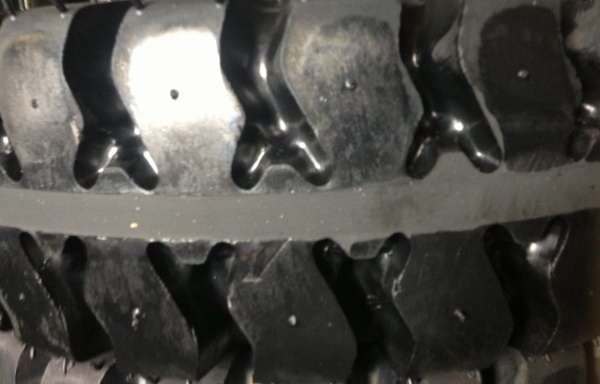 รับหล่อดอกยางตันและยางลมทุกขนาด จำหน่ายยางใหม่ทุกยี่ห้อ